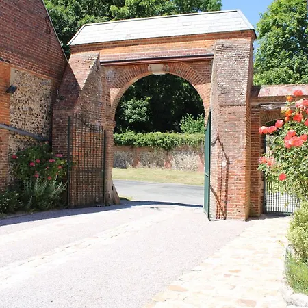 A L'oree Du Chateau 3*